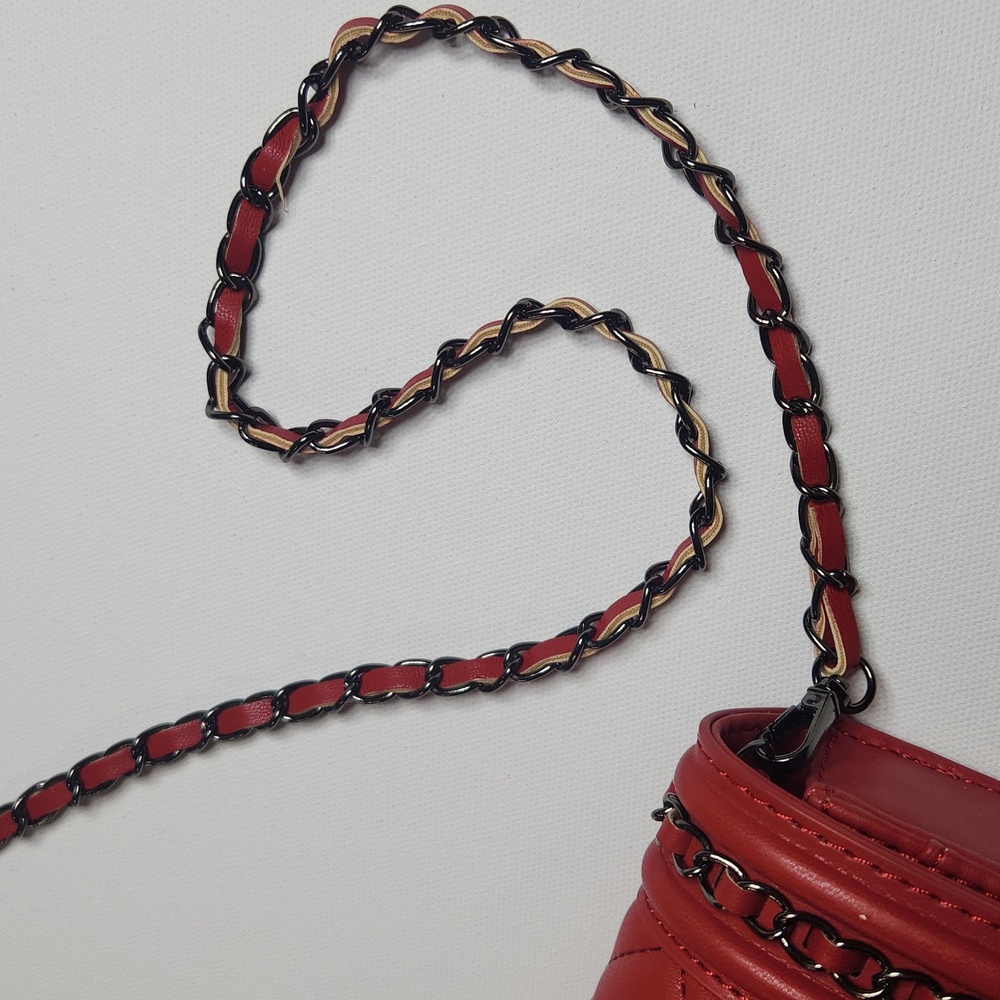 Badgley Mischka Red Cross Body with Frame & Chain on the cover NWT - Picture 9 of 11